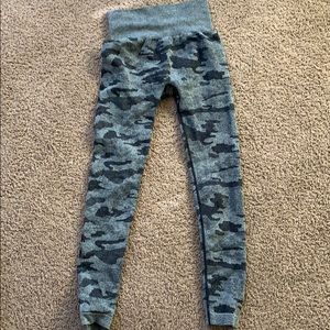Black and gray camo leggings